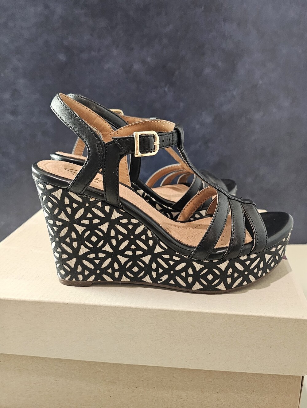 Clarks Artisan Amelia Avery Platform Sandals